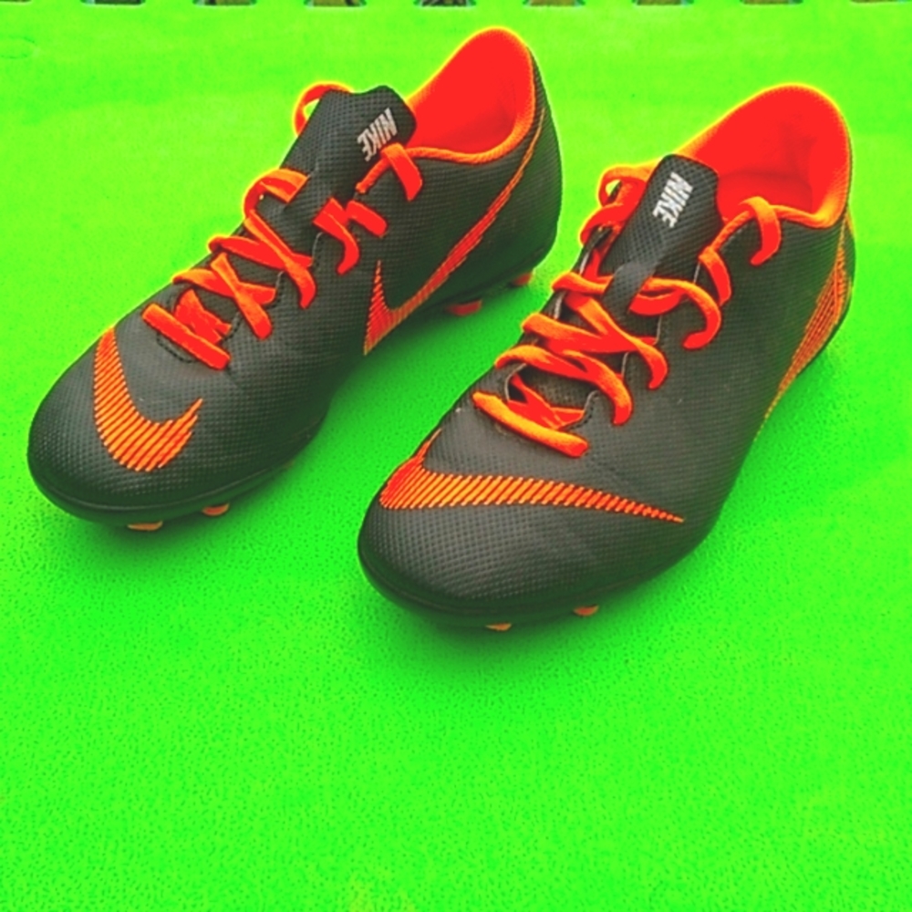 Nike - Picture 3 of 6